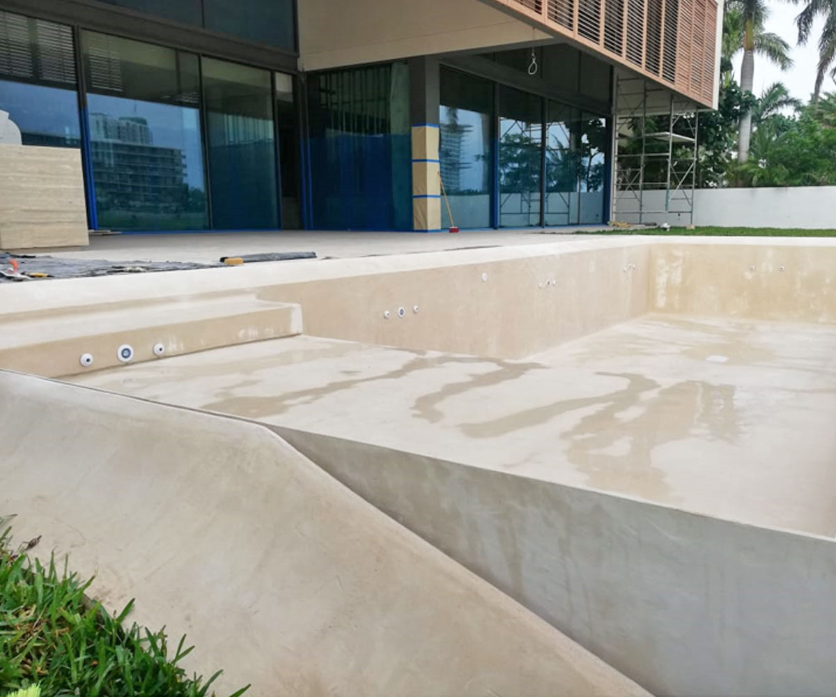 Colocación de acabado chukum, alberca privada, Puerto Cancún | TyT Sistemas  de Agua