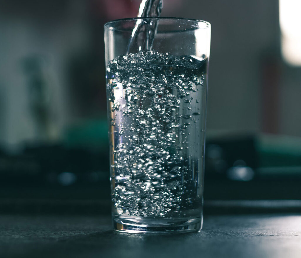 Agua purificada ilimitada en tu hogar, con una ósmosis inversa